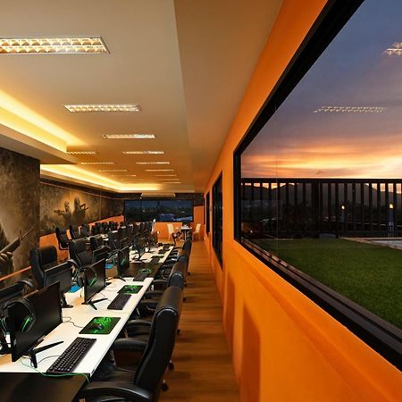 צ'אלונג Gamers Paradise Hotel מראה חיצוני תמונה